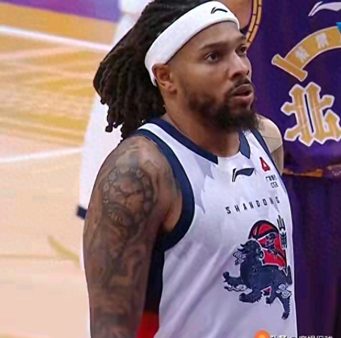 邱彪这盘棋，新外援真不是来当“得分王”的！|琼斯|陶汉林|山东男篮|德雷克·鲍威尔|诺曼·鲍威尔_新浪体育_新浪新闻