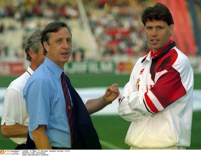 九游APP-满级号的17岁！范巴斯滕首秀替下克鲁伊夫，这是足坛最牛交接